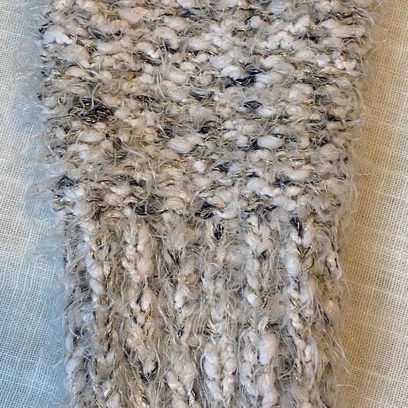 Women’s Jennifer Lopez relaxed sweater - Picture 7 of 7